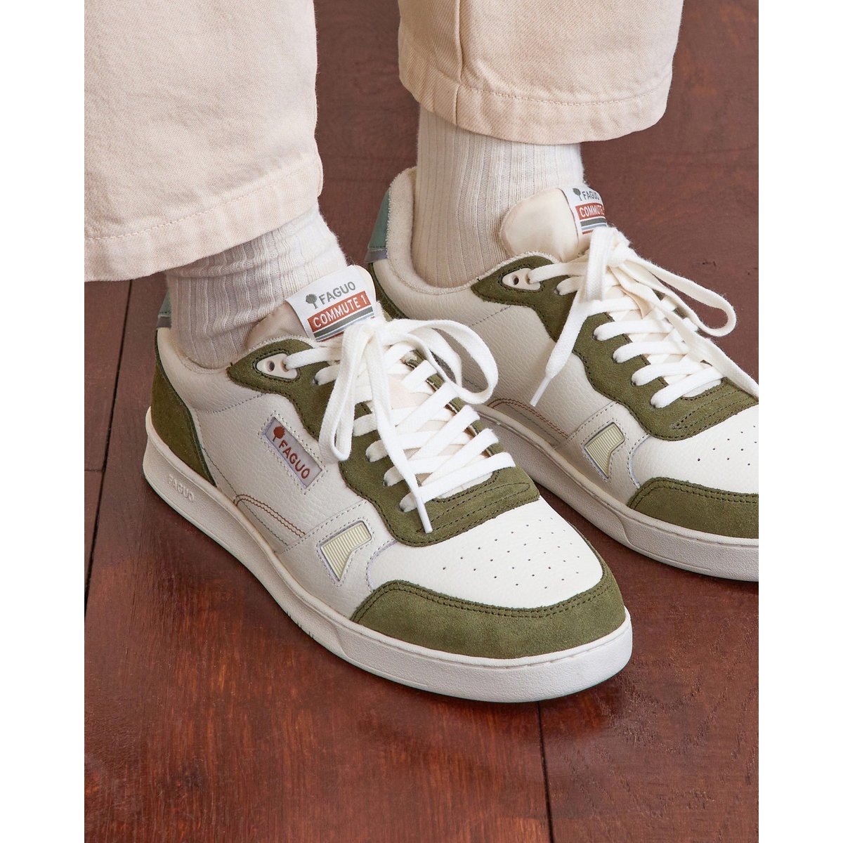 Baskets basses cuir suede COMMUTE 1 blanc et kaki, FAGUO