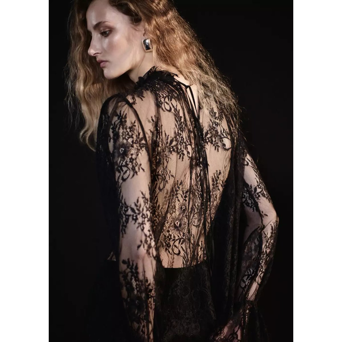 Blouse en dentelle semi-transparente noir, MANGO