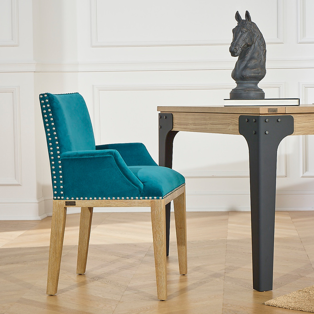 Fauteuil de table style contemporain en hévéa et velours IANA bleu canard, ROBIN DES BOIS