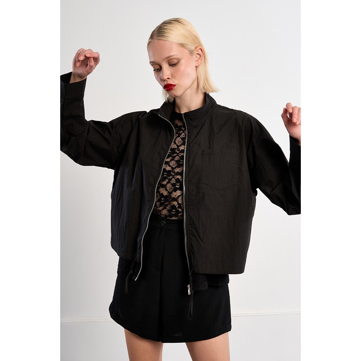 Veste en nylon Sporty, détail dentelle noir, LILI SIDONIO