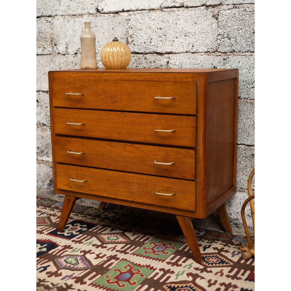 Commode chêne aux pieds compas Olga N°689 - Bon état bois clair, DEBONGOUT