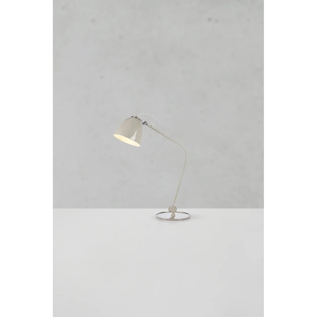 Lampe de table en métal TILT greige, MARKSLOJD