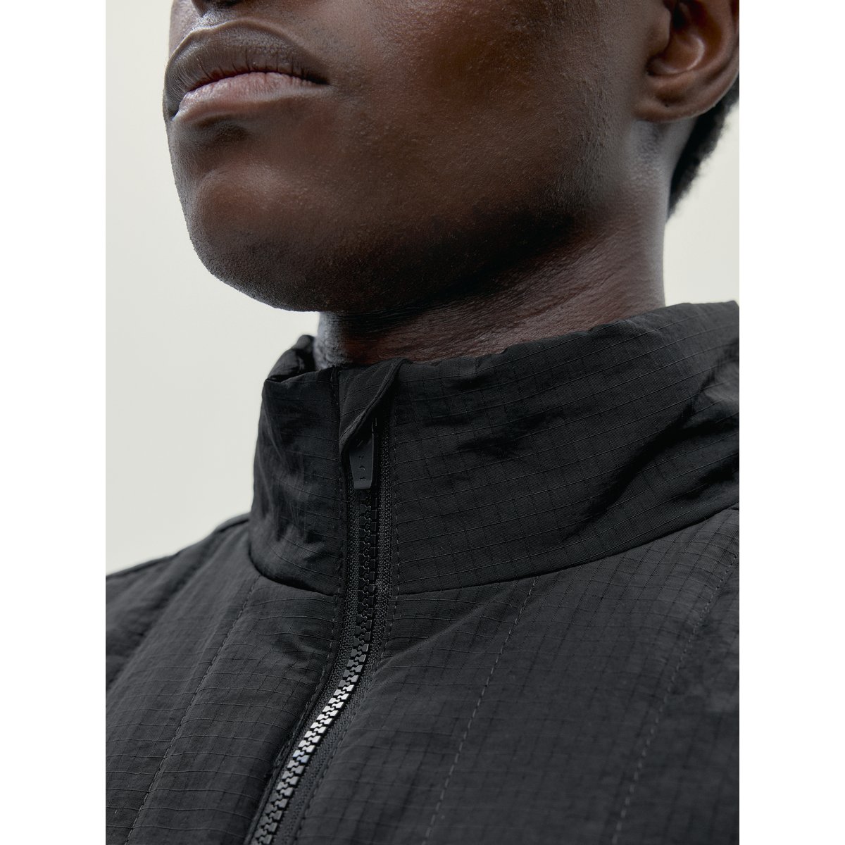 Doudoune sans manches de sport homme Azov Toucher doux fermeture éclair noir profond, BORN