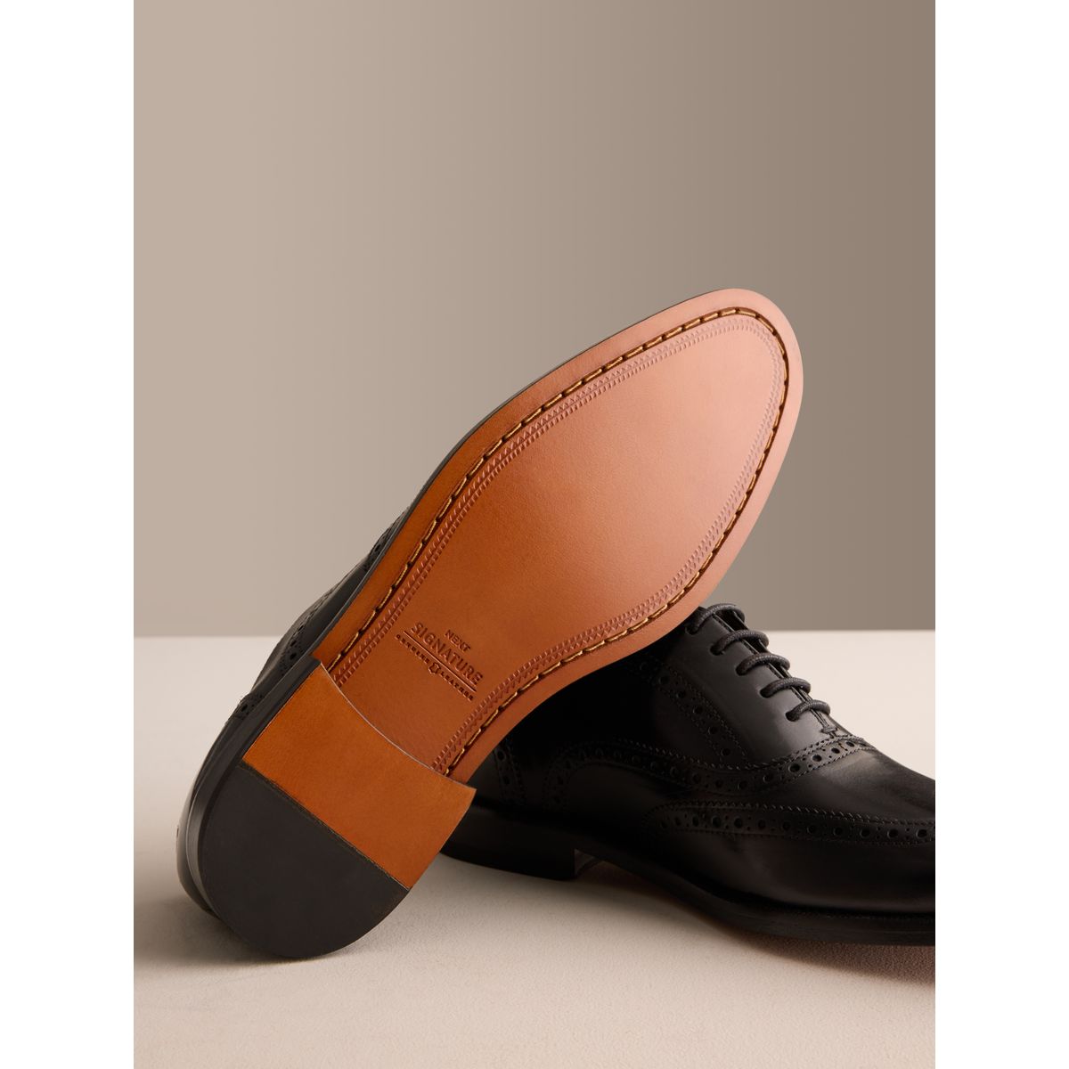 Chaussures richelieu avec semelle en cuir signature noir, NEXT