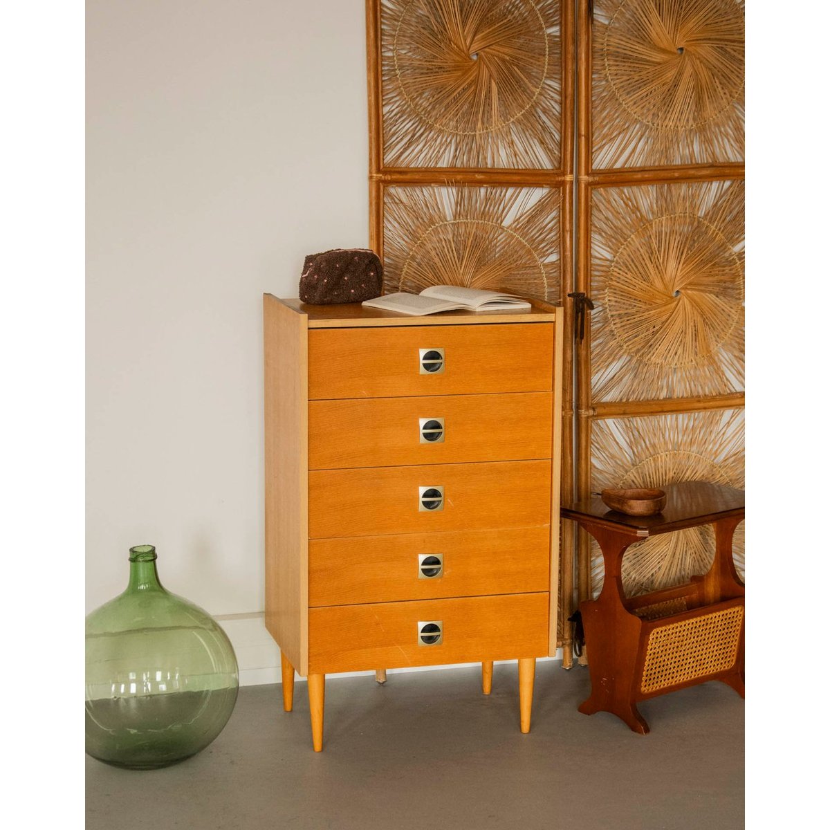 Commode scandinave aux poignées brutalistes Olga N°1076 - Bon état bois clair, DEBONGOUT