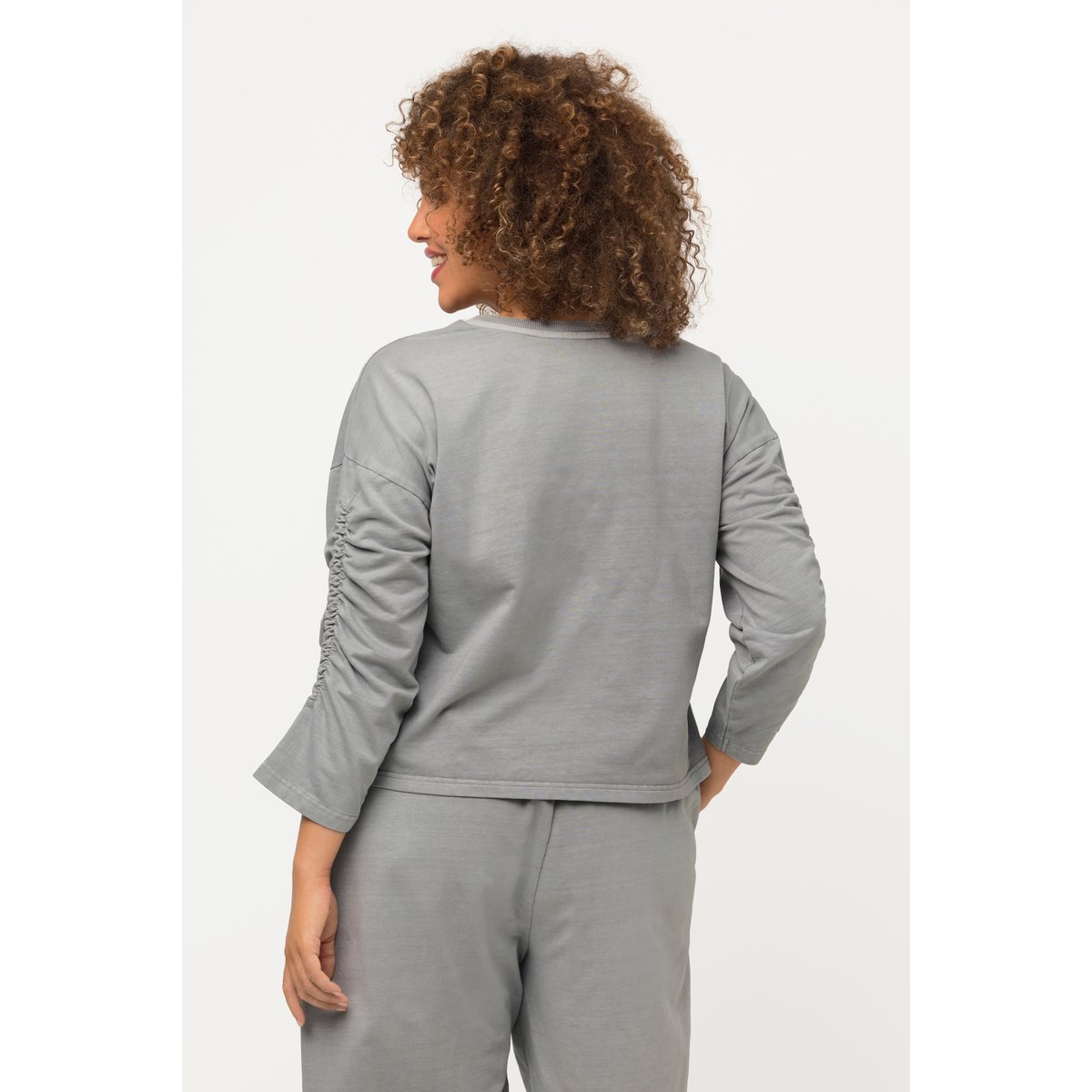 Sweat-shirt court et oversized. Col rond gris clair chiné, ULLA POPKEN