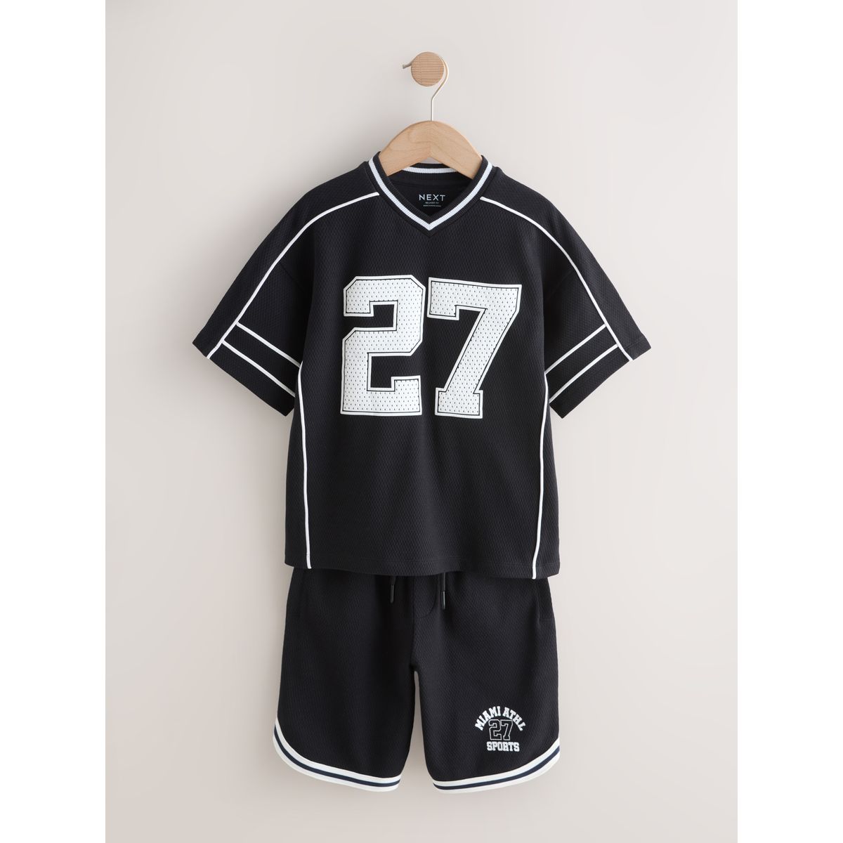 Ensemble short et t-shirt style universitaire noir, NEXT