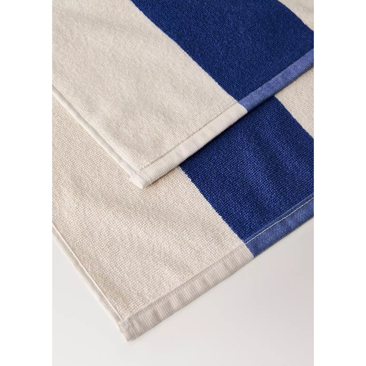 Serviette plage en coton bouclette à rayures bleu électrique, MANGO HOME