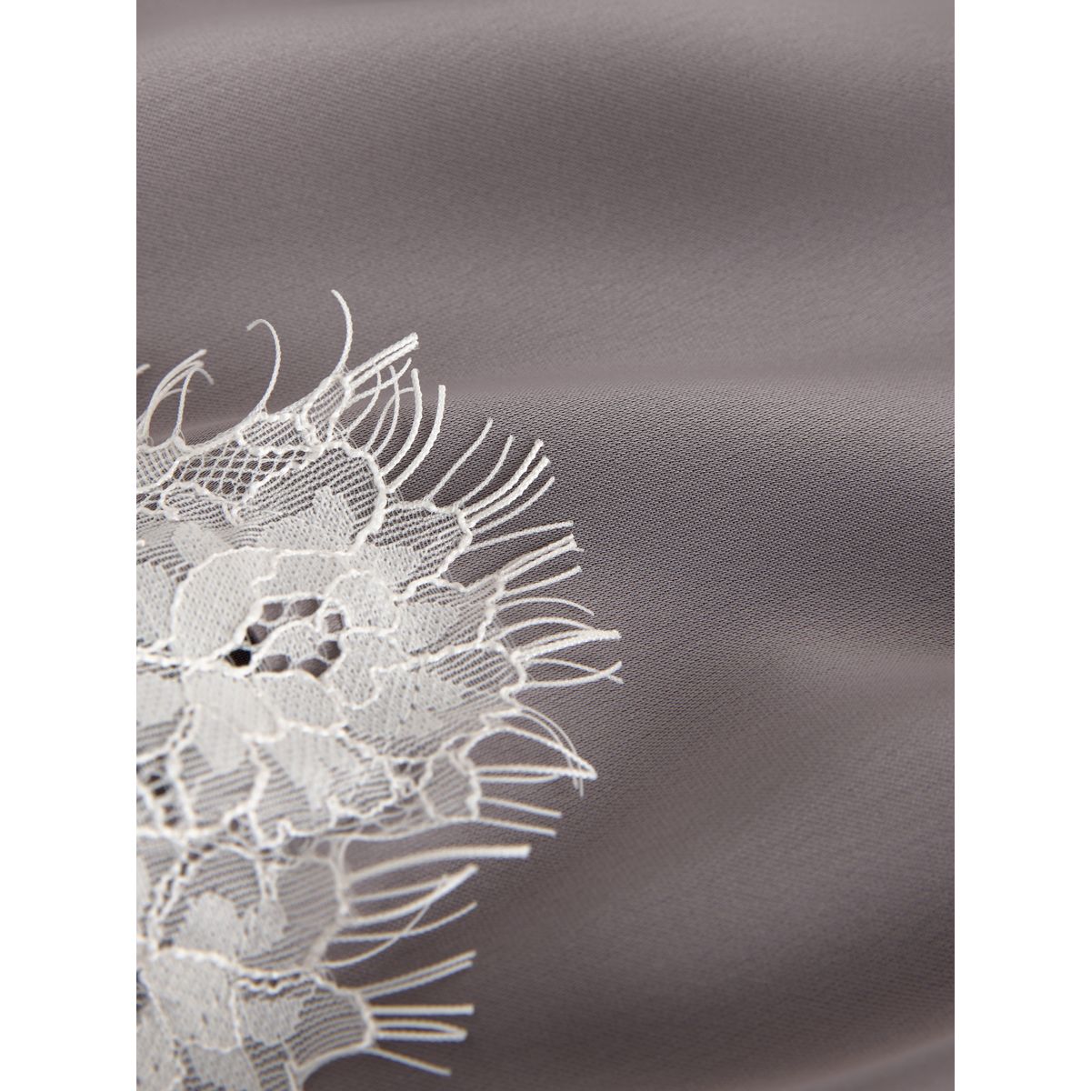 Mini-jupe en satin bordée de dentelle gris, NEXT