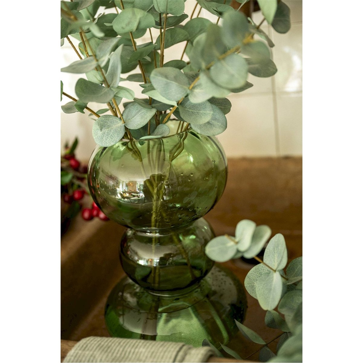 Vase boule en verre soufflé vert transparent, RECOLLECTION
