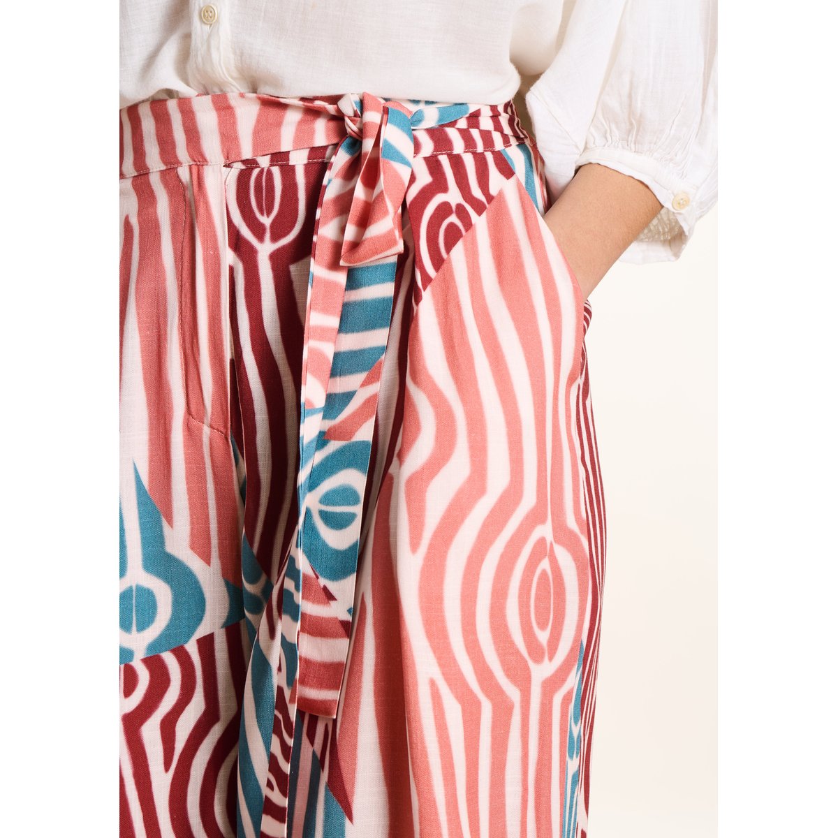 Pantalon fluide large à imprimé mahogany/bleu, LA FEE MARABOUTEE