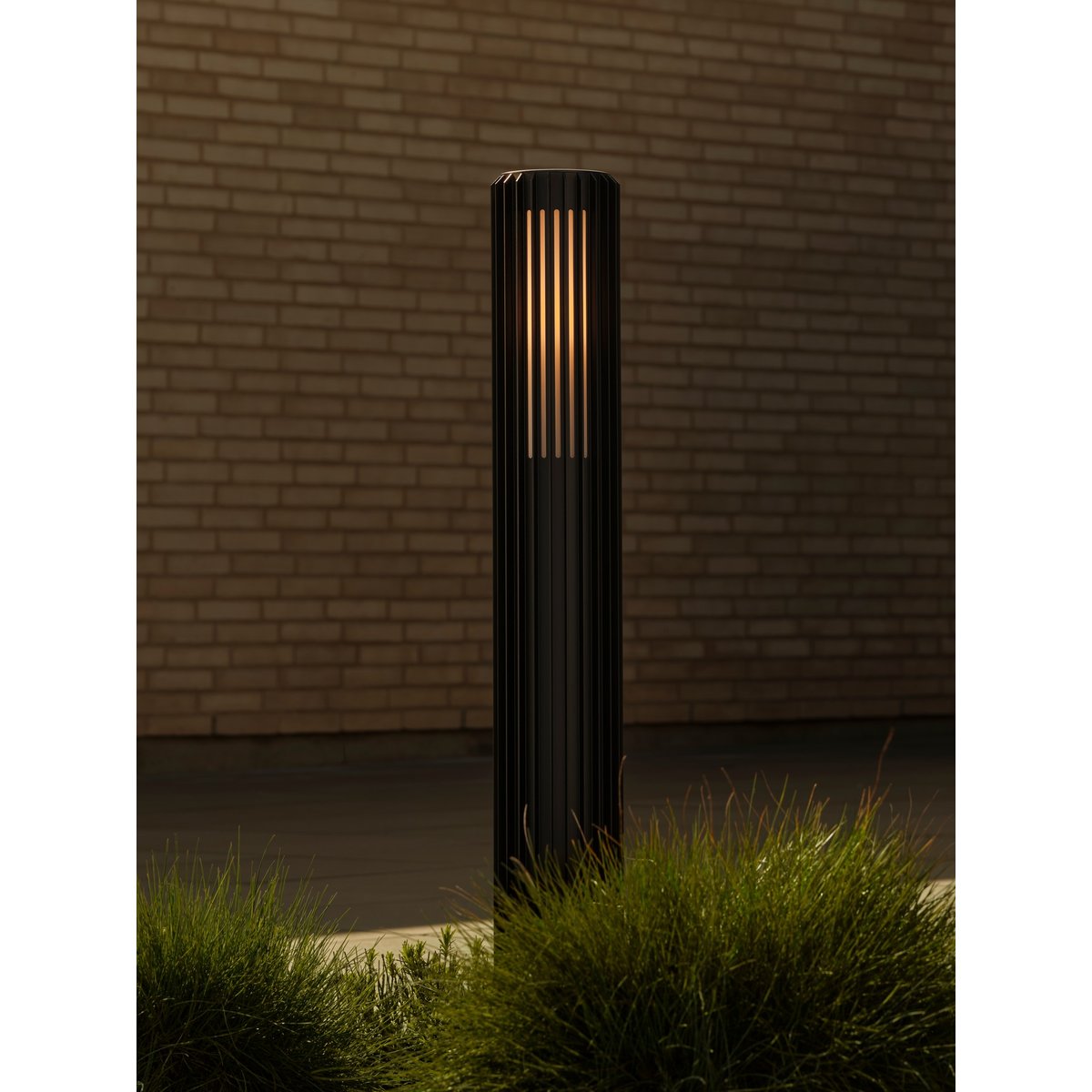 Potelet à l'architecture cylindrique et d'un minimalisme moderne en aluminium, ALUDRA 95 noir, NORDLUX