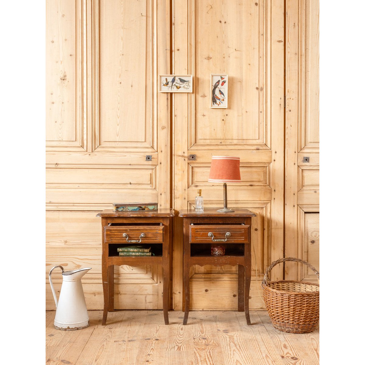 Paire de tables de chevet en bois Odile N°1494 - Bon état bois foncé, DEBONGOUT