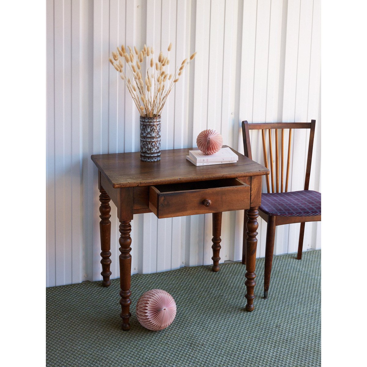 Table d'appoint en bois Francine N°1594 - Bon état bois foncé, DEBONGOUT