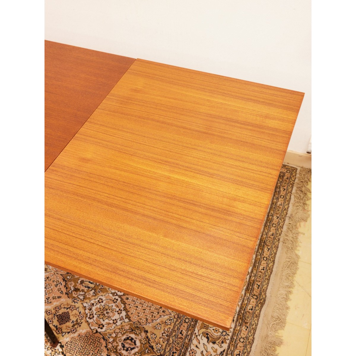 Table à manger vintage en bois Romy N°1508 - Bon état bois foncé, DEBONGOUT