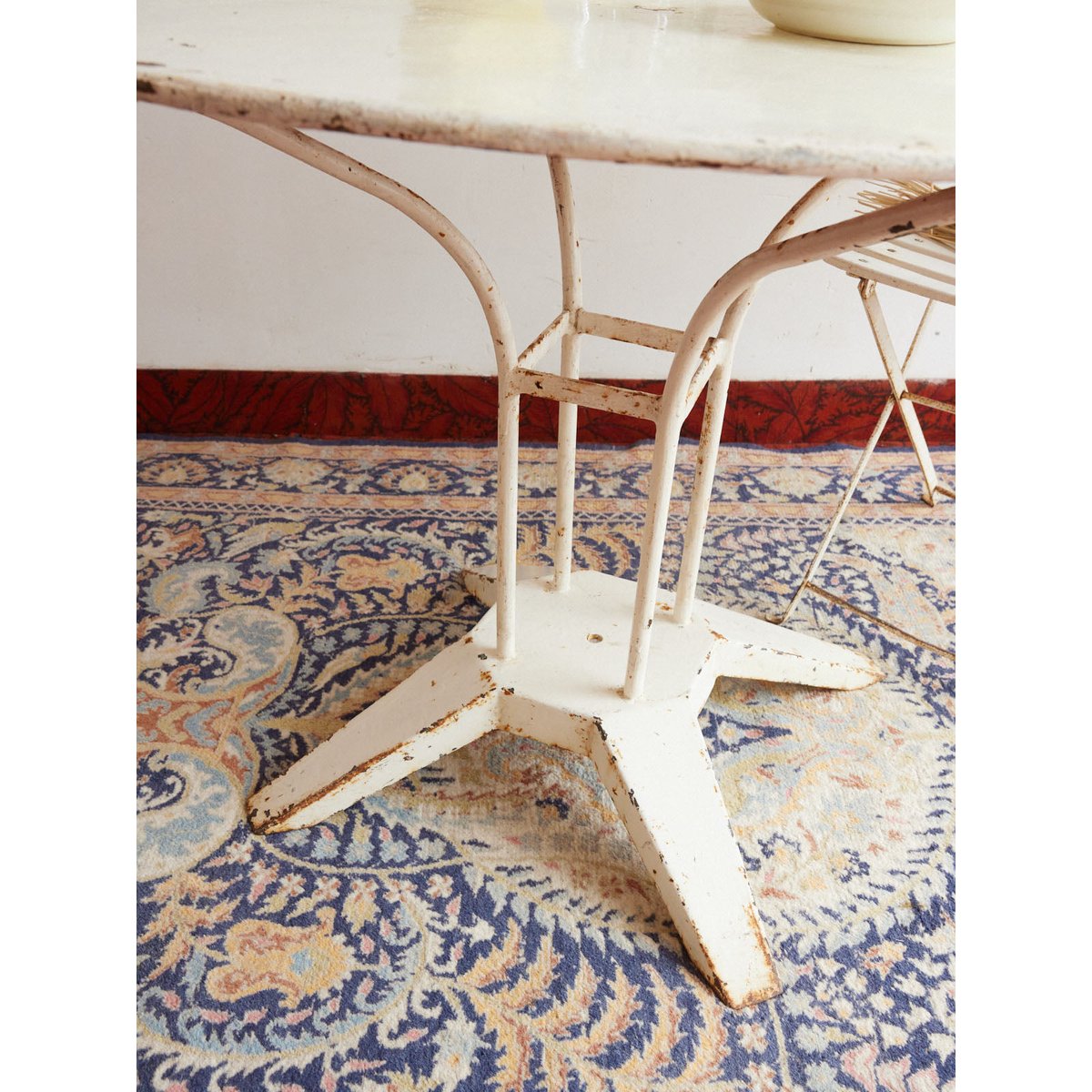Table de jardin Art déco en métal patiné Romy N°1598 - Bon état blanc, DEBONGOUT