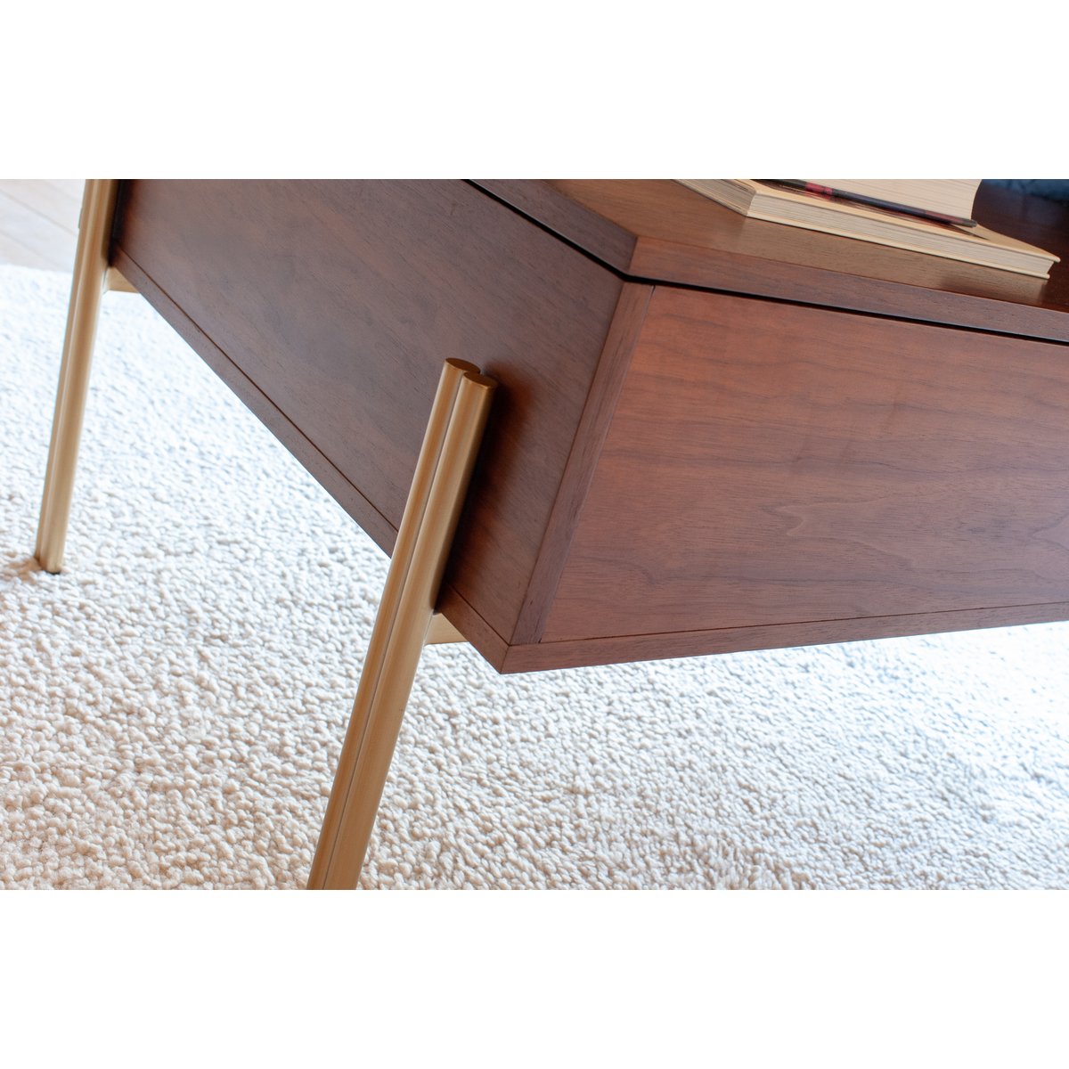 Table basse relevable en noyer AURORA bois foncé, PRODUIT INTERIEUR BRUT
