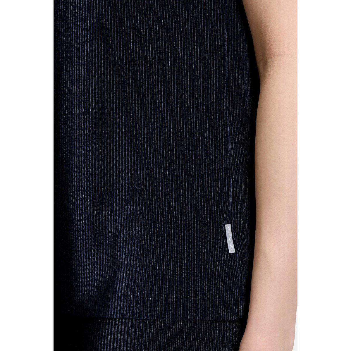 Haut façon blouse à plis navy blue, BETTY & CO