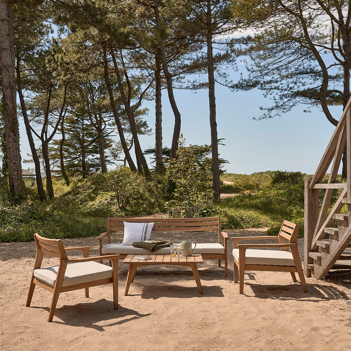 Salon de jardin bas en teck massif avec coussins BARI naturel, BERAH GETAH