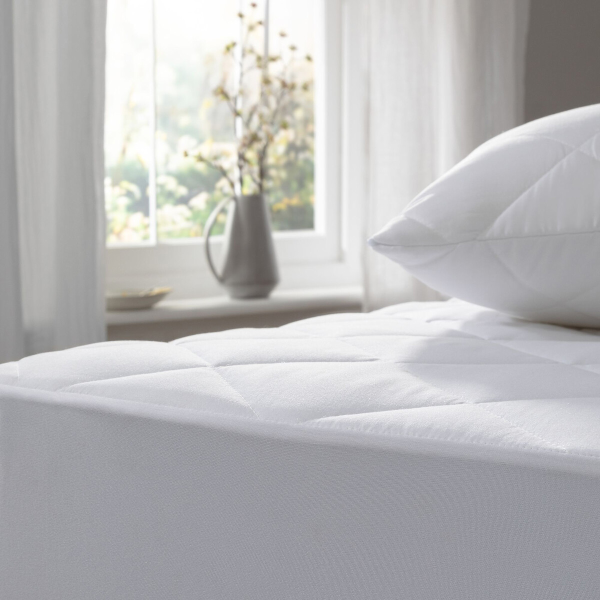 Allergy Defence Hypoallergenic Mattress Protector white, THE FINE BEDDING COMPANY