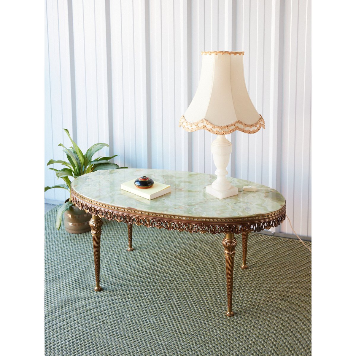 Table basse en onyx Léonie N°875 - Bon état doré, DEBONGOUT