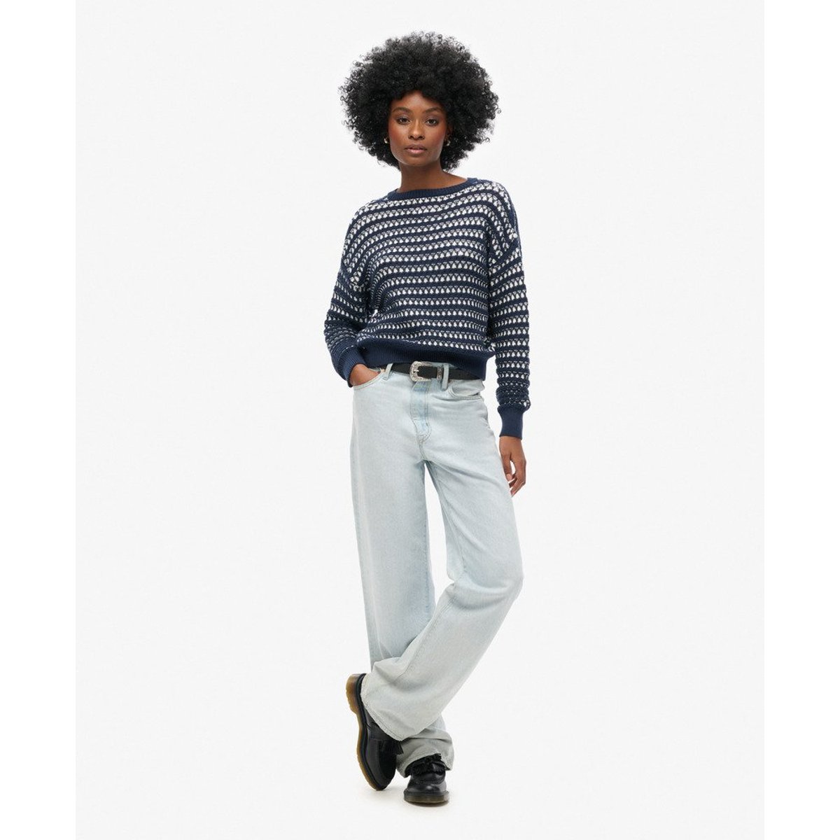 Pull ras du cou court rayé en crochet rayures bleu marine foncé, SUPERDRY