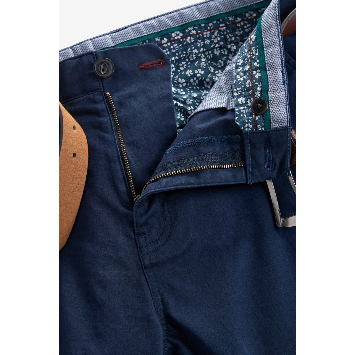Pantalon chino doux au toucher avec ceinture bleu marine, NEXT