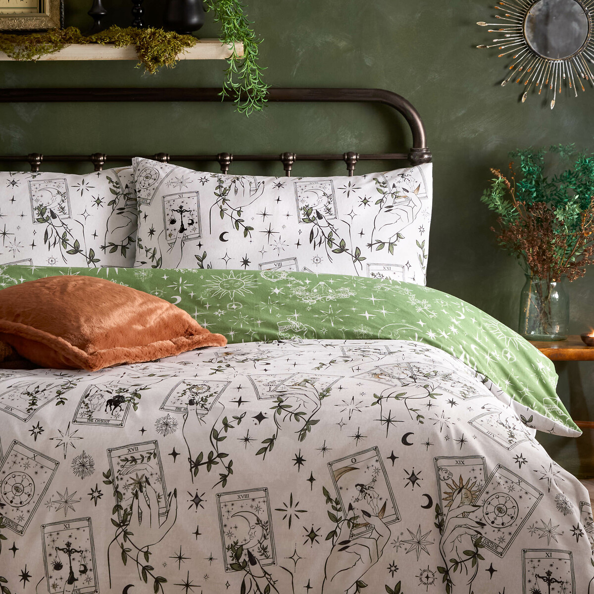 Celestial Stories Printed Reversible Duvet Cover and Pillowcase Set green, FURN.