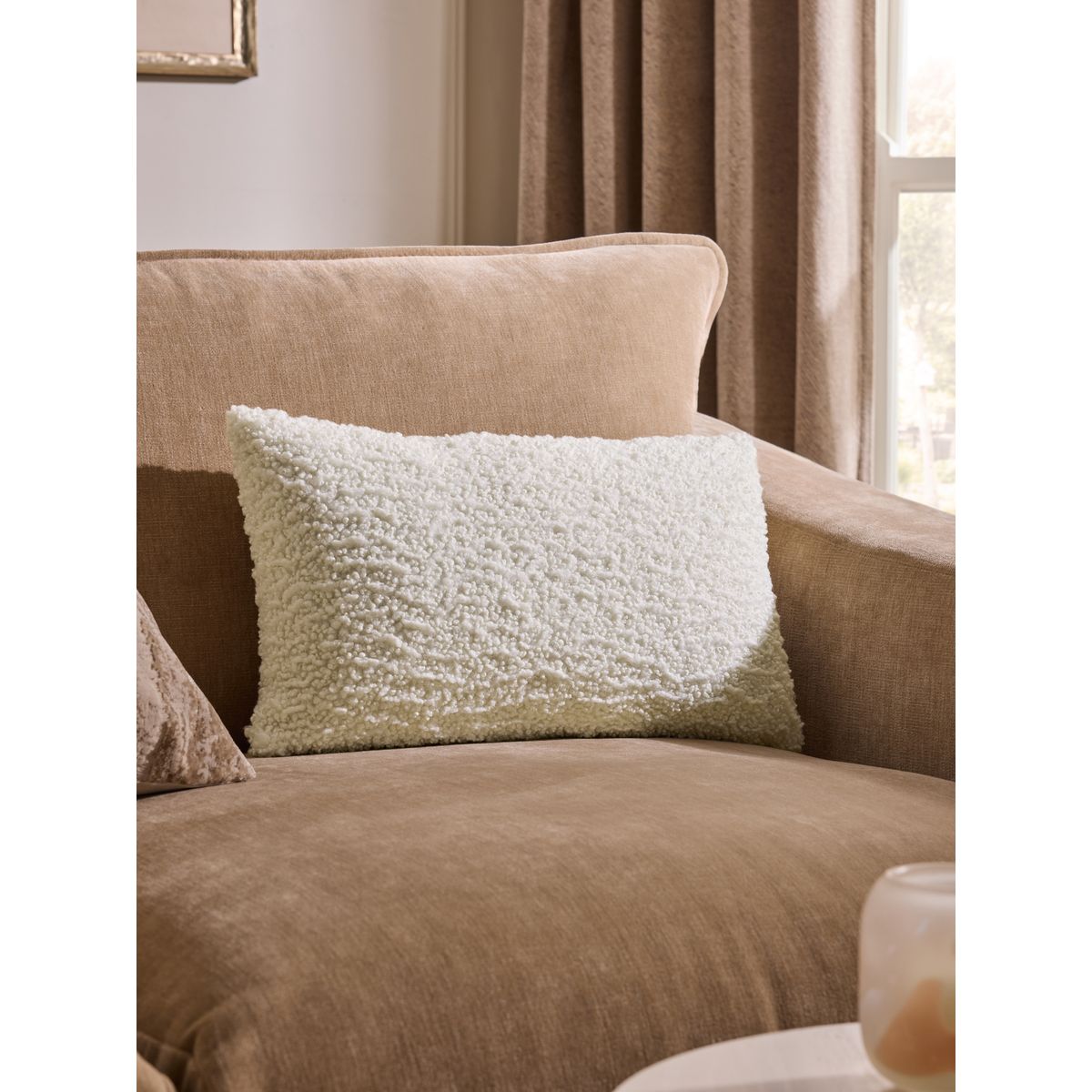 Coussin en maille texturée de laine ivoire, NEXT