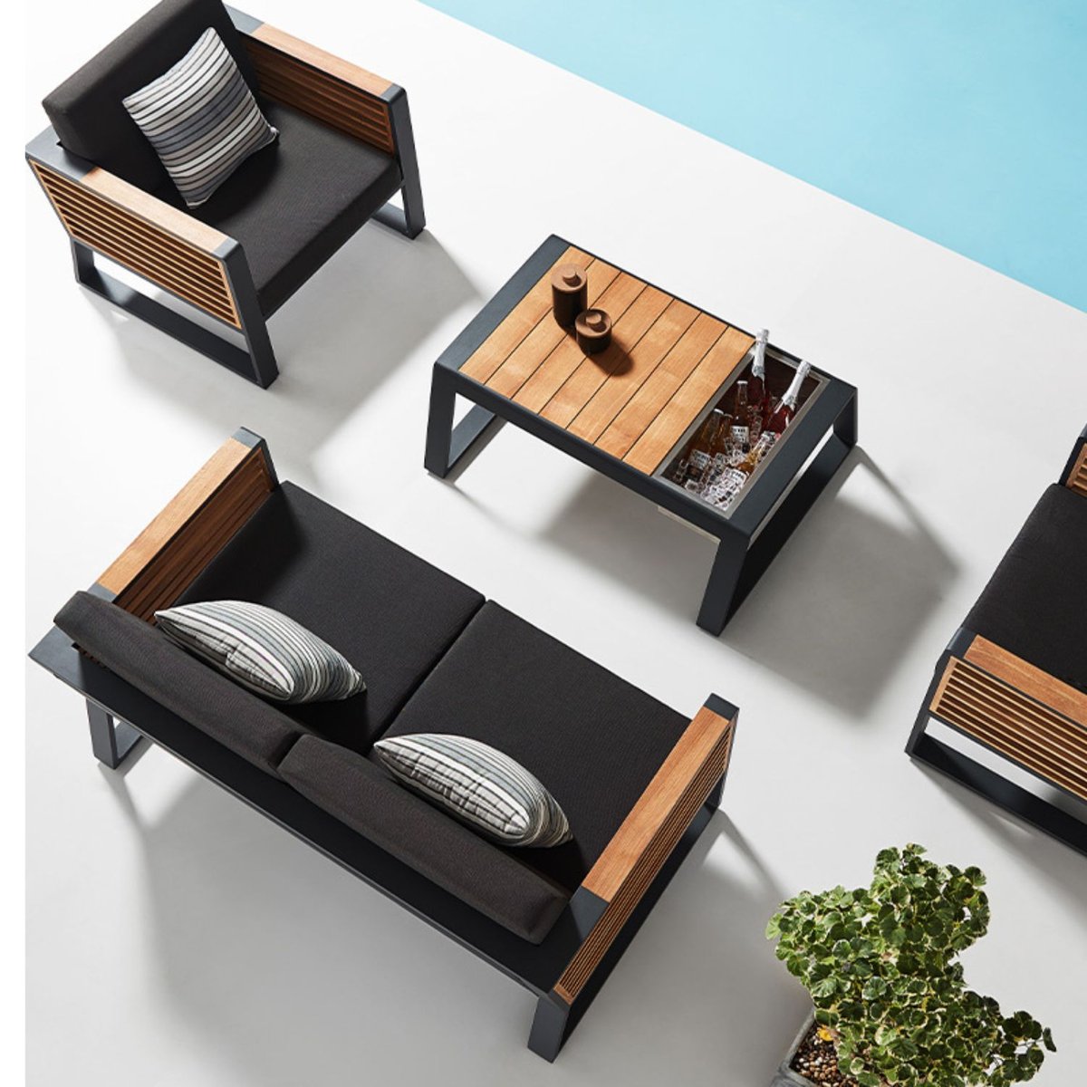 Canapé 2 places en aluminium et teck, COFY gris anthracite, AU JARDIN DE CHLOÉ