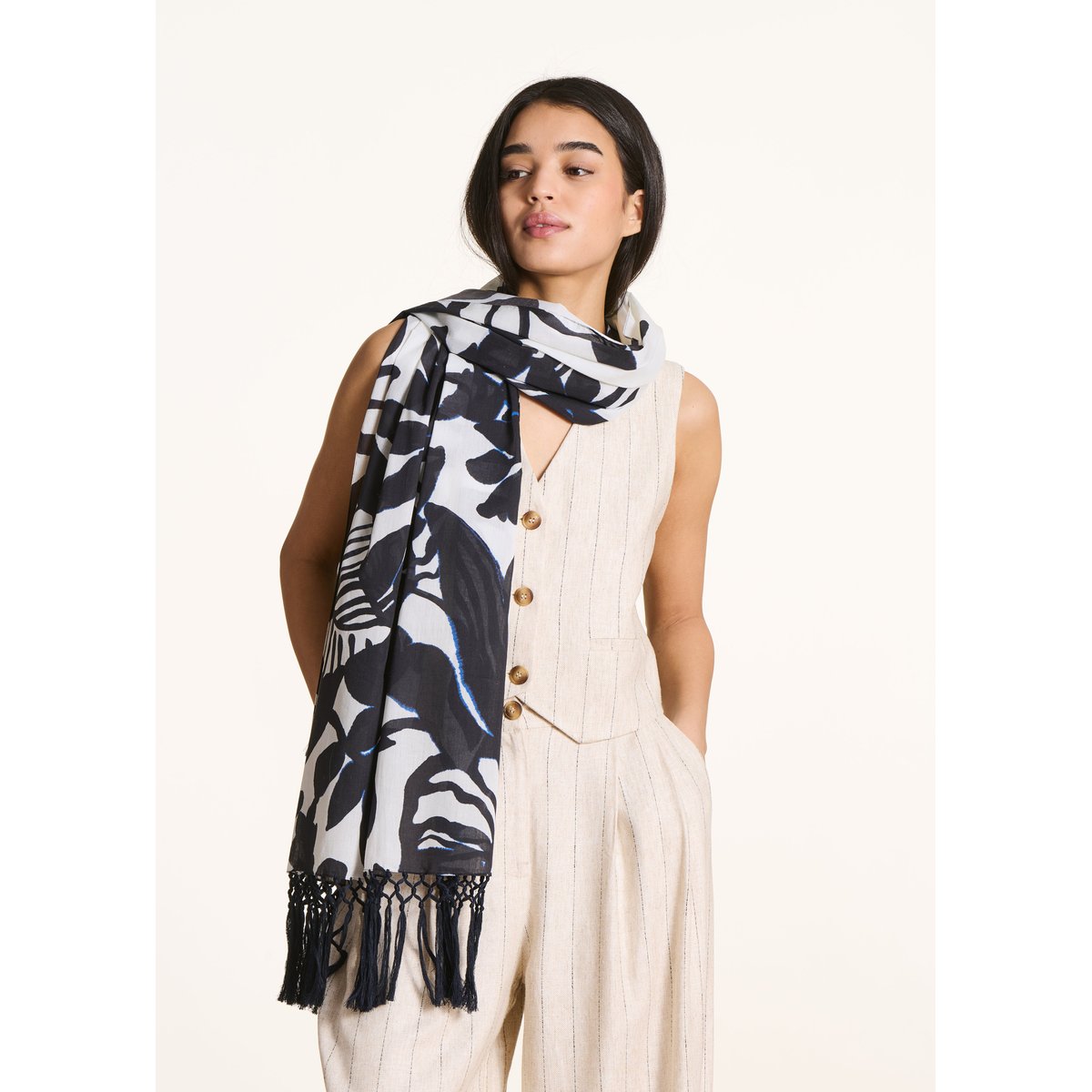 Foulard en coton à motifs floraux ecru/noir, LA FEE MARABOUTEE