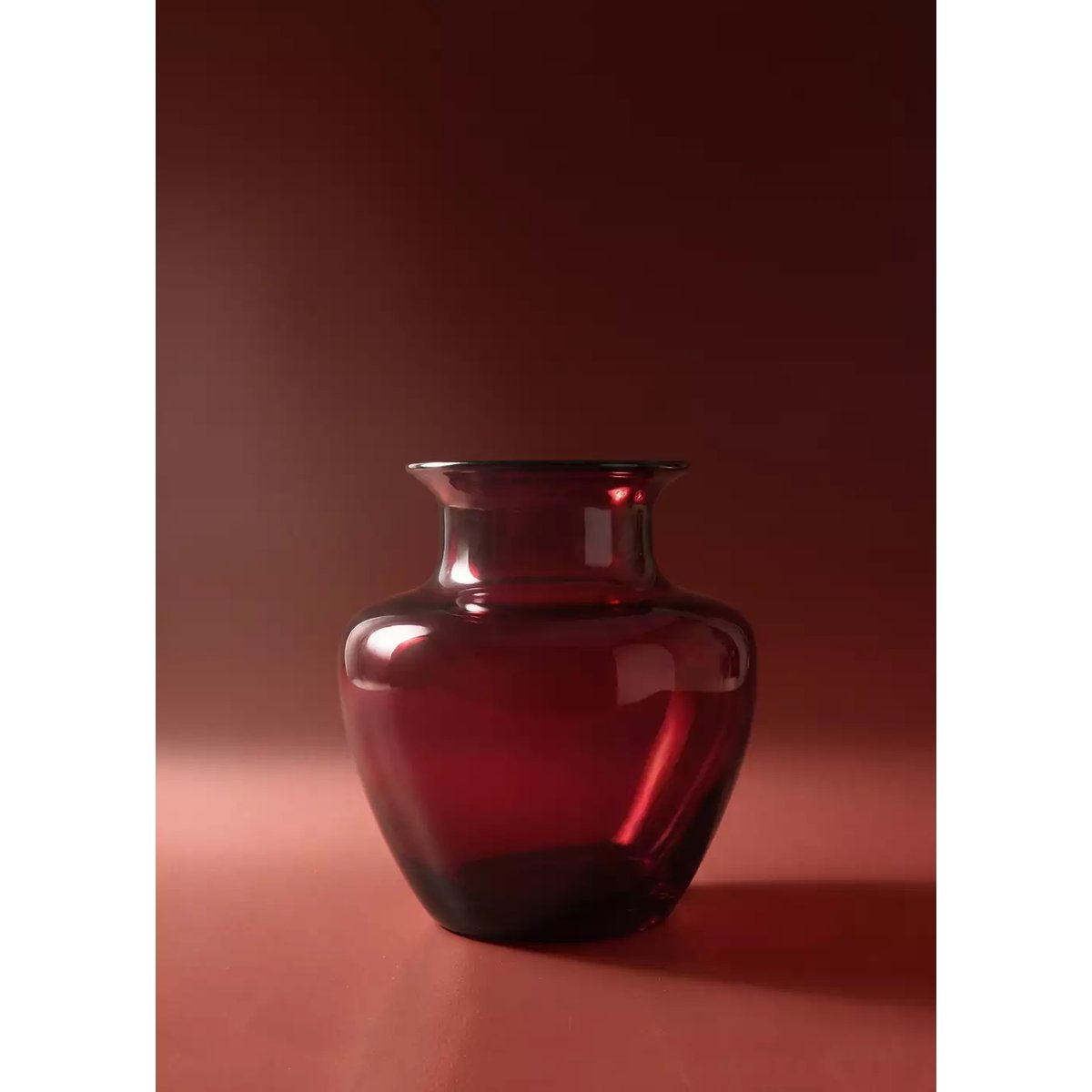 Vase en verre soufflé bas rouge, MANGO HOME