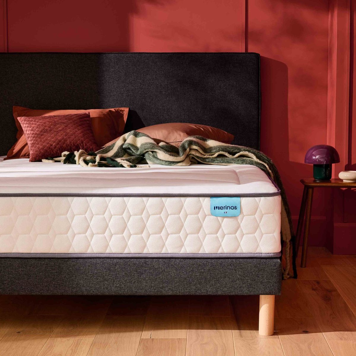 Ensemble matelas ressorts ensachés et mémoire de forme BEAUTY BED, sommier medium et pieds blanc, MERINOS