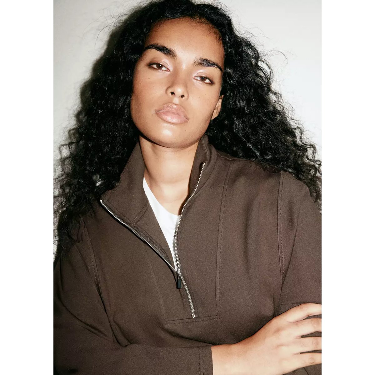 Sweat-shirt col montant zippé marron, MANGO