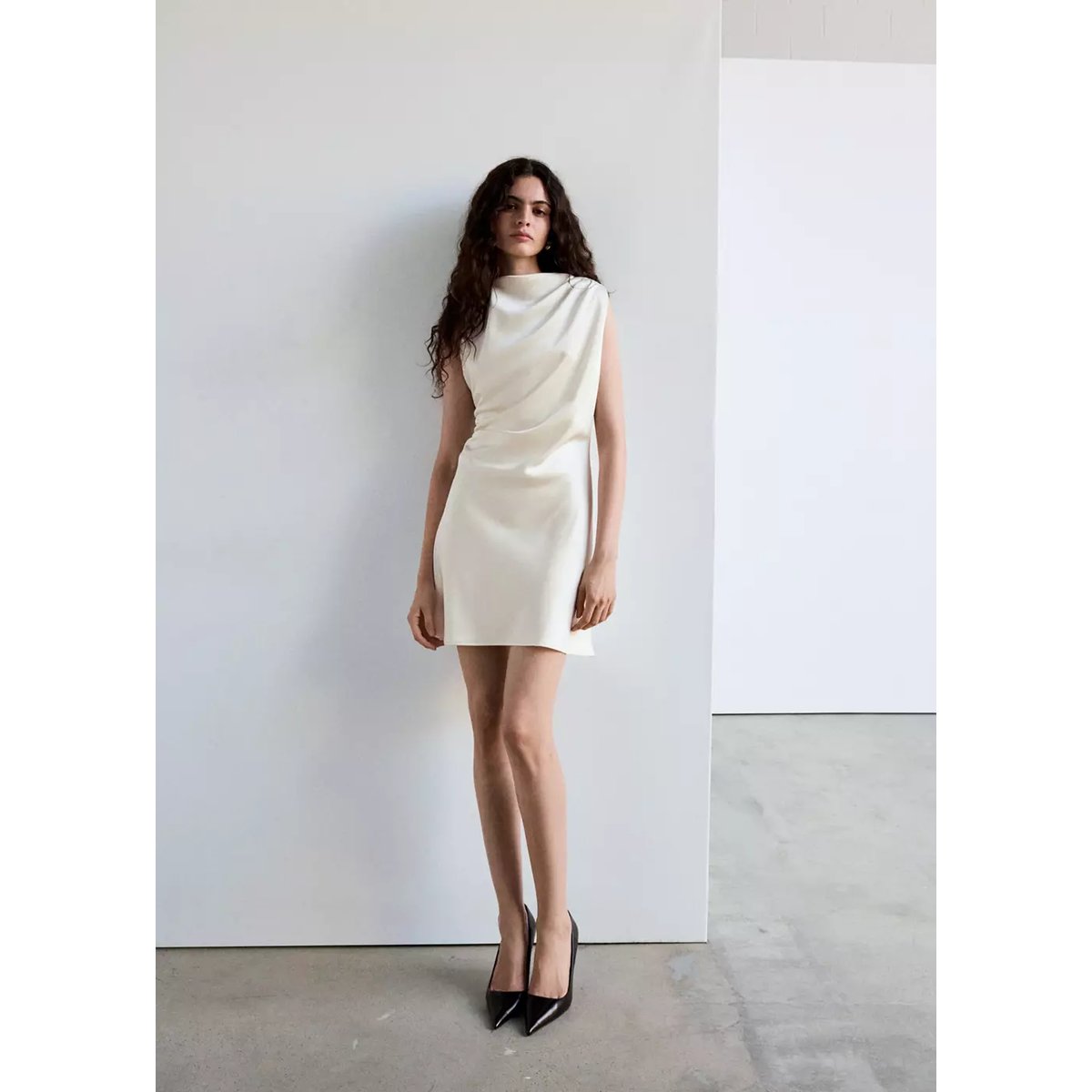 Robe froncée avec col drapé écru, MANGO
