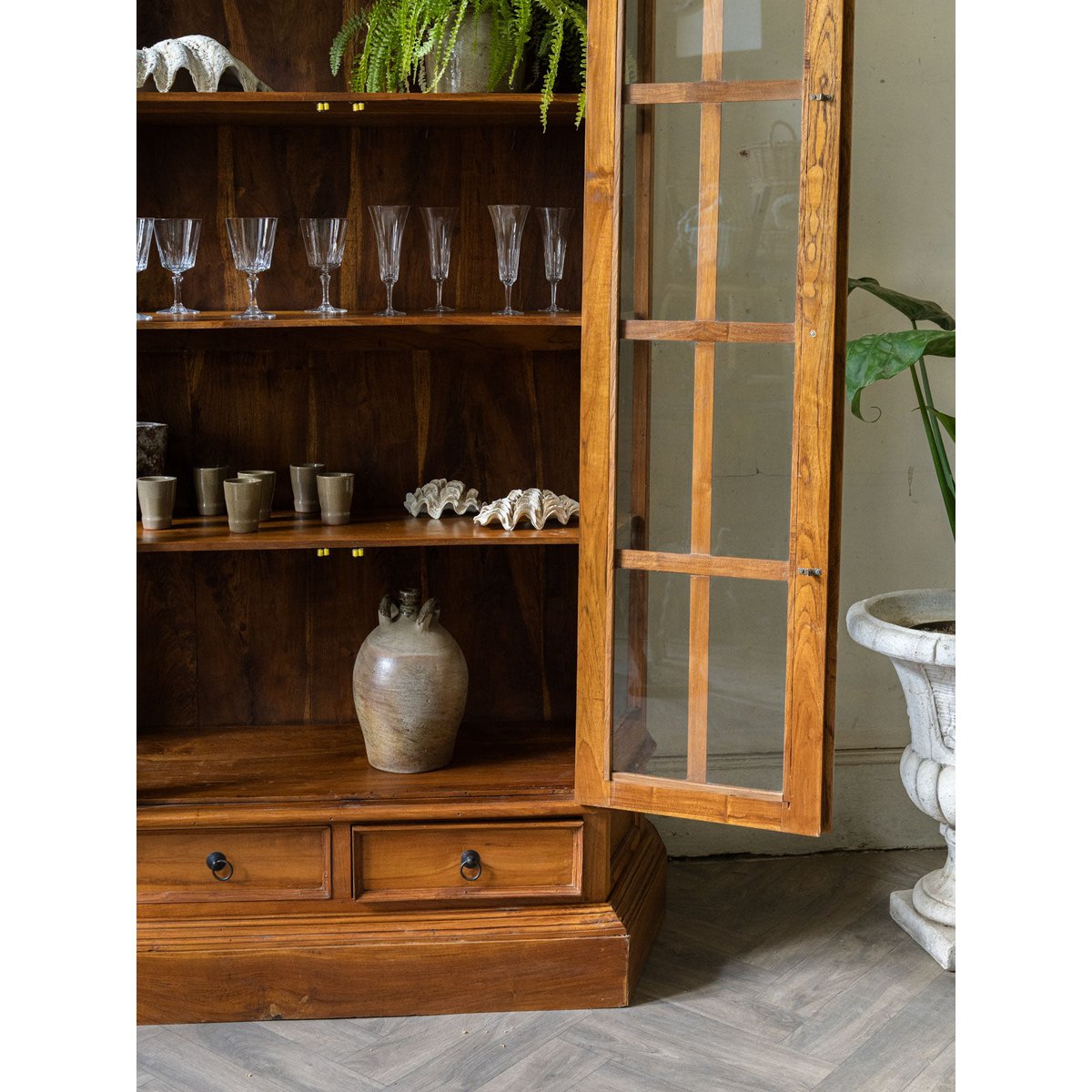 Grande vitrine en bois massif Victoria N°1280 - Bon état bois clair, DEBONGOUT