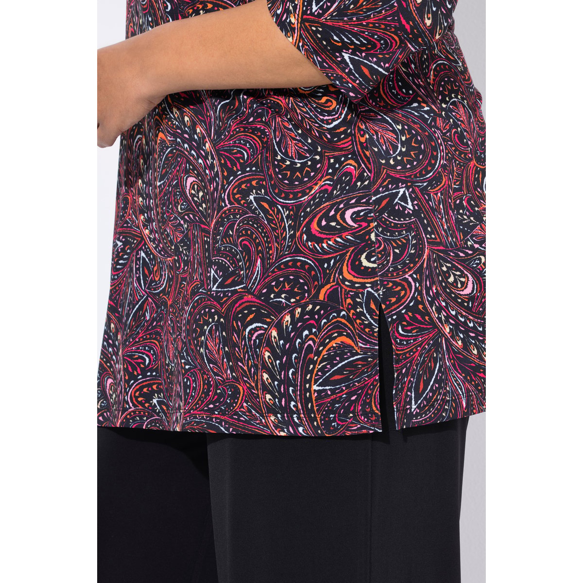 T-shirt long motif cachemire noir, ULLA POPKEN
