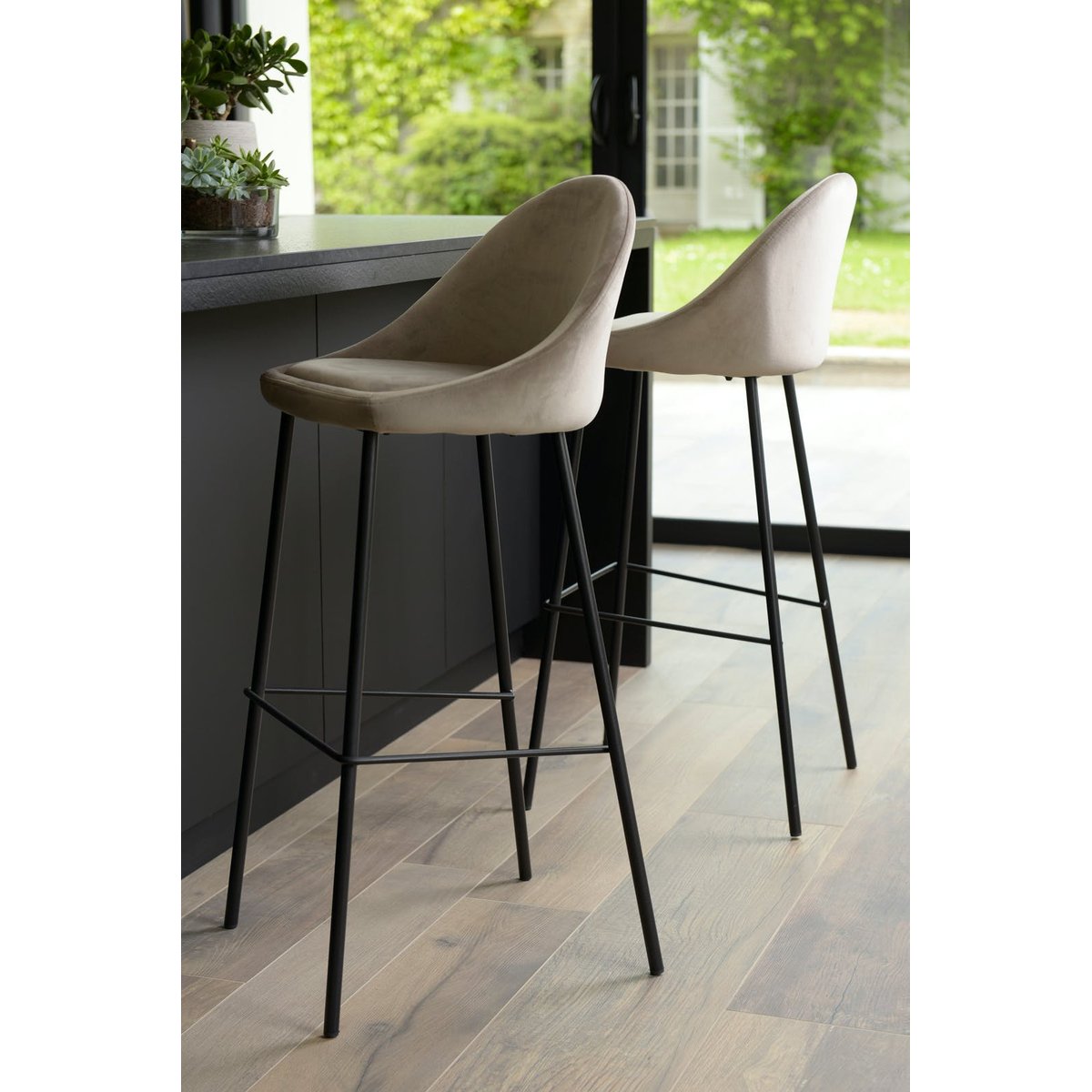 Lot de 2 chaises de bar vintage tissu velours beige TIM beige, PIER IMPORT