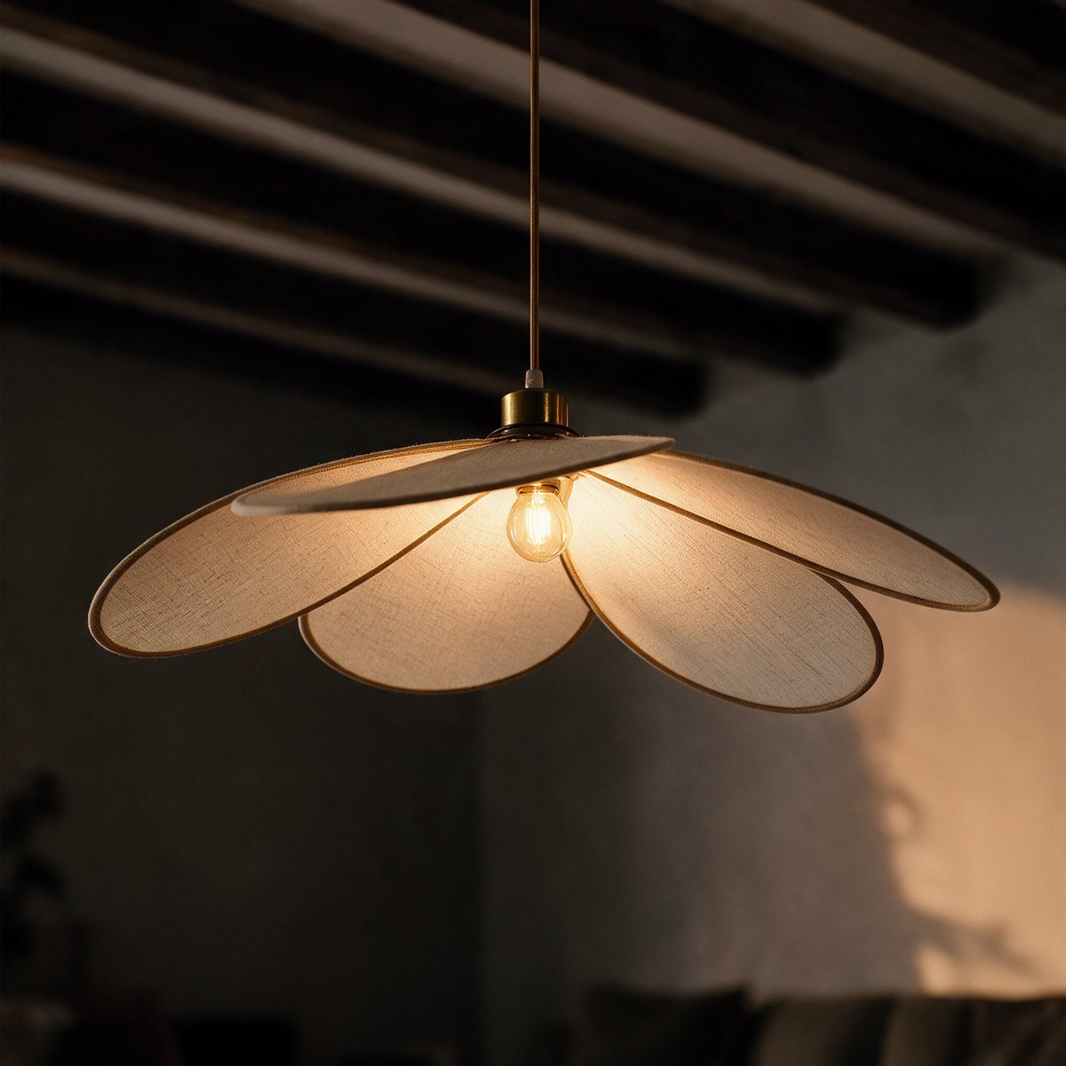 Suspension pétale en tissu et métal 75 cm - FLORA beige, MAISON PAVANE