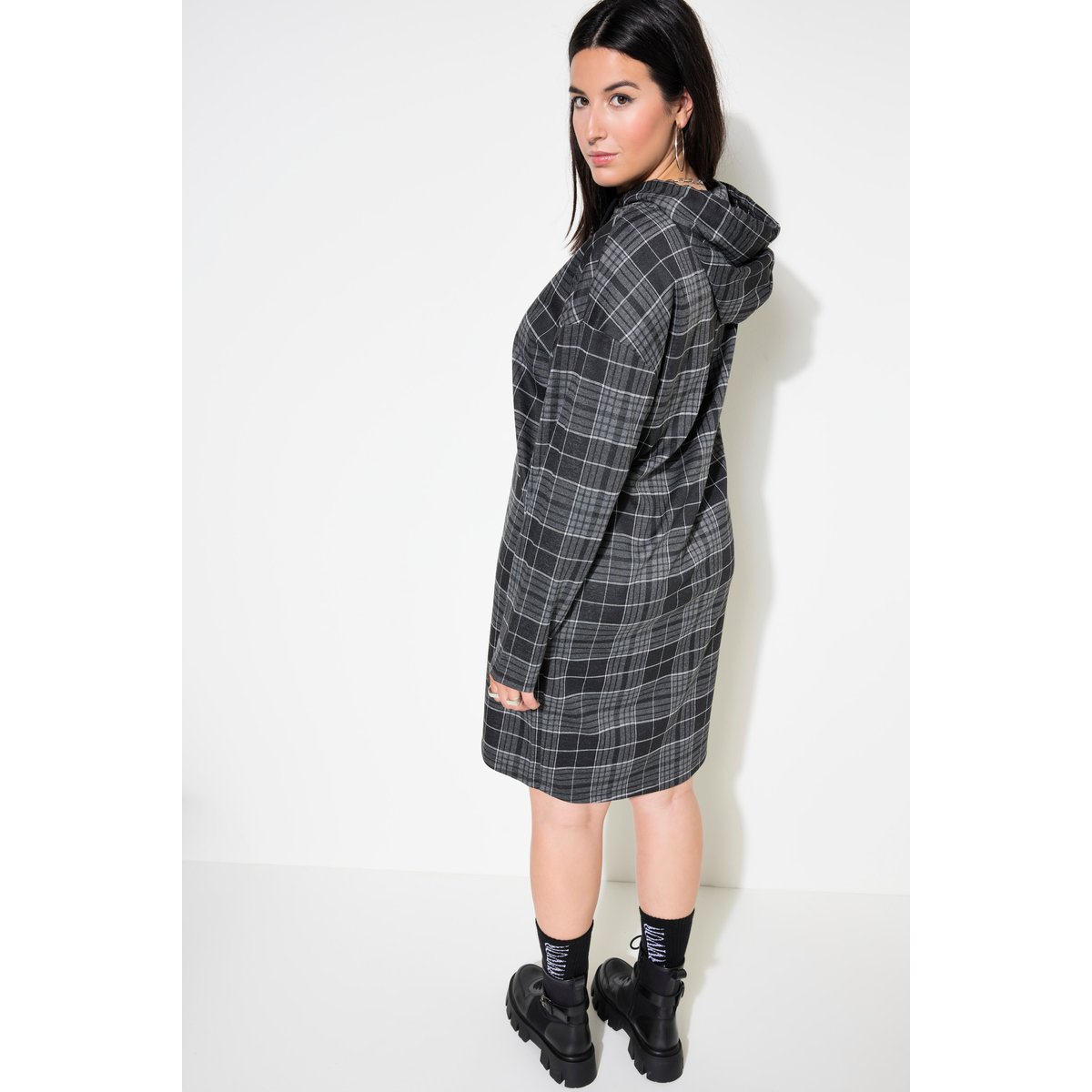 Robe midi oversize, jersey à carreaux noir, STUDIO UNTOLD