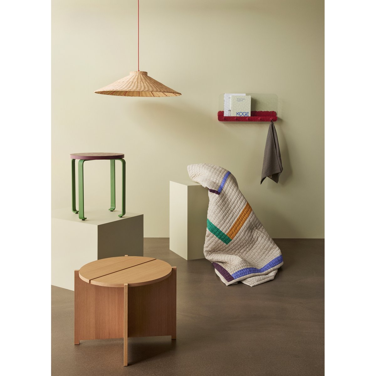 Tabouret à roulettes ou table basse design  Smile multicolore, HUBSCH