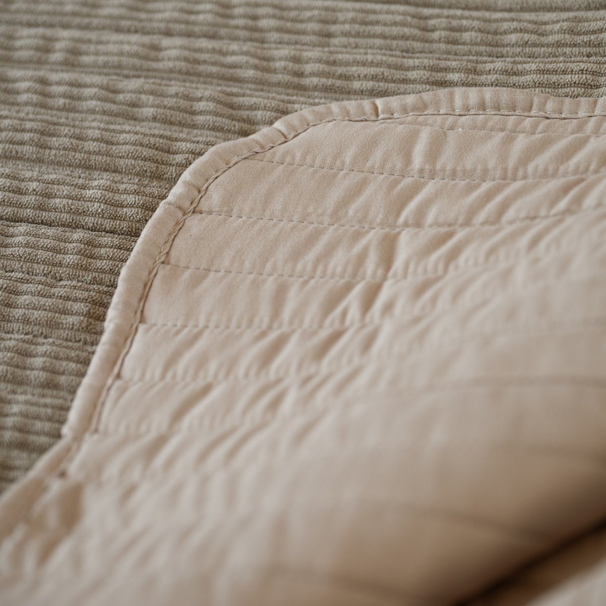 Jeté de lit matelassé en velours côtelé - QABANE lin, HOME MAISON