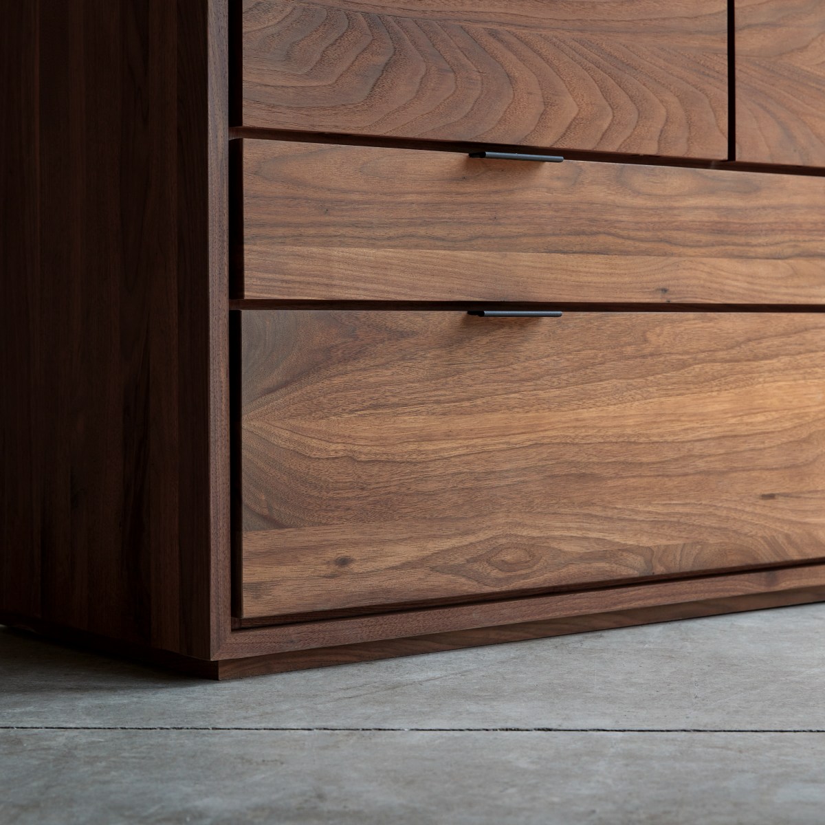 Commode en Noyer massif, SENSON marron, TIKAMOON