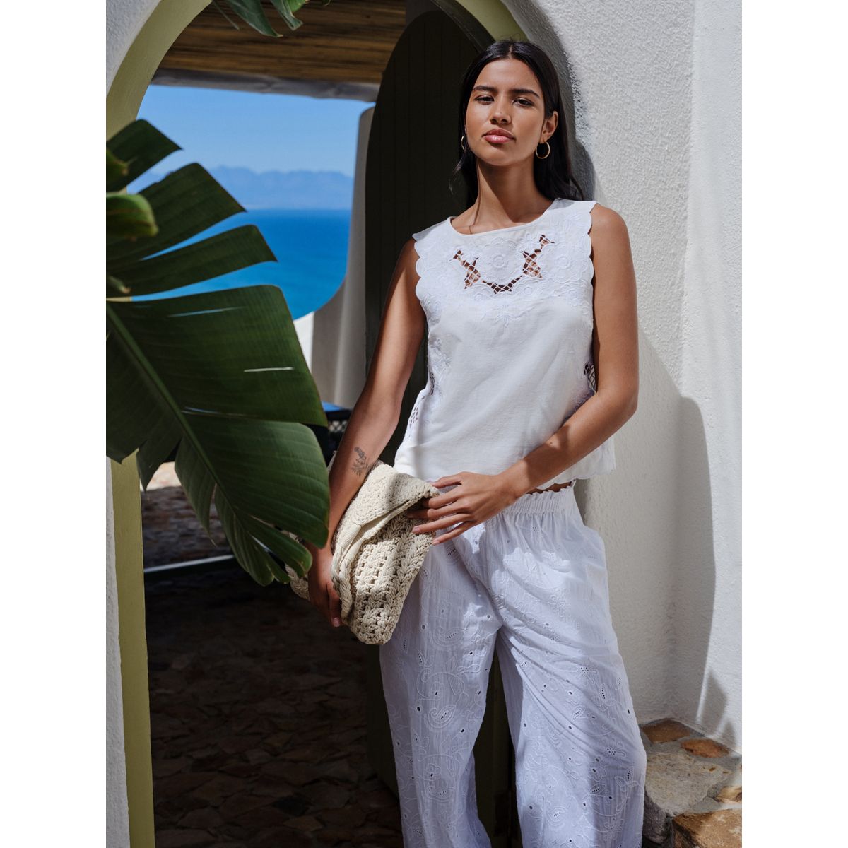 Top sans manches à broderie anglaise florale blanc, NEXT