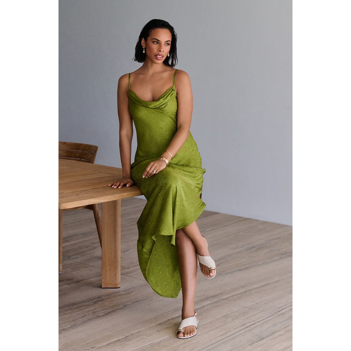 Robe mi-longue en jacquard à col bénitier vert, NEXT