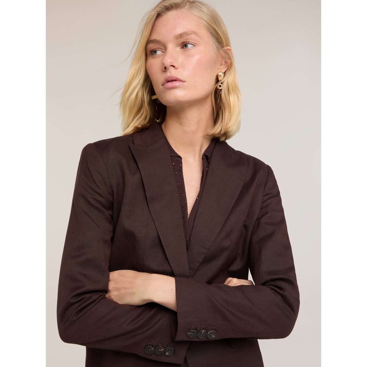 Blazer marron, MOTIVI