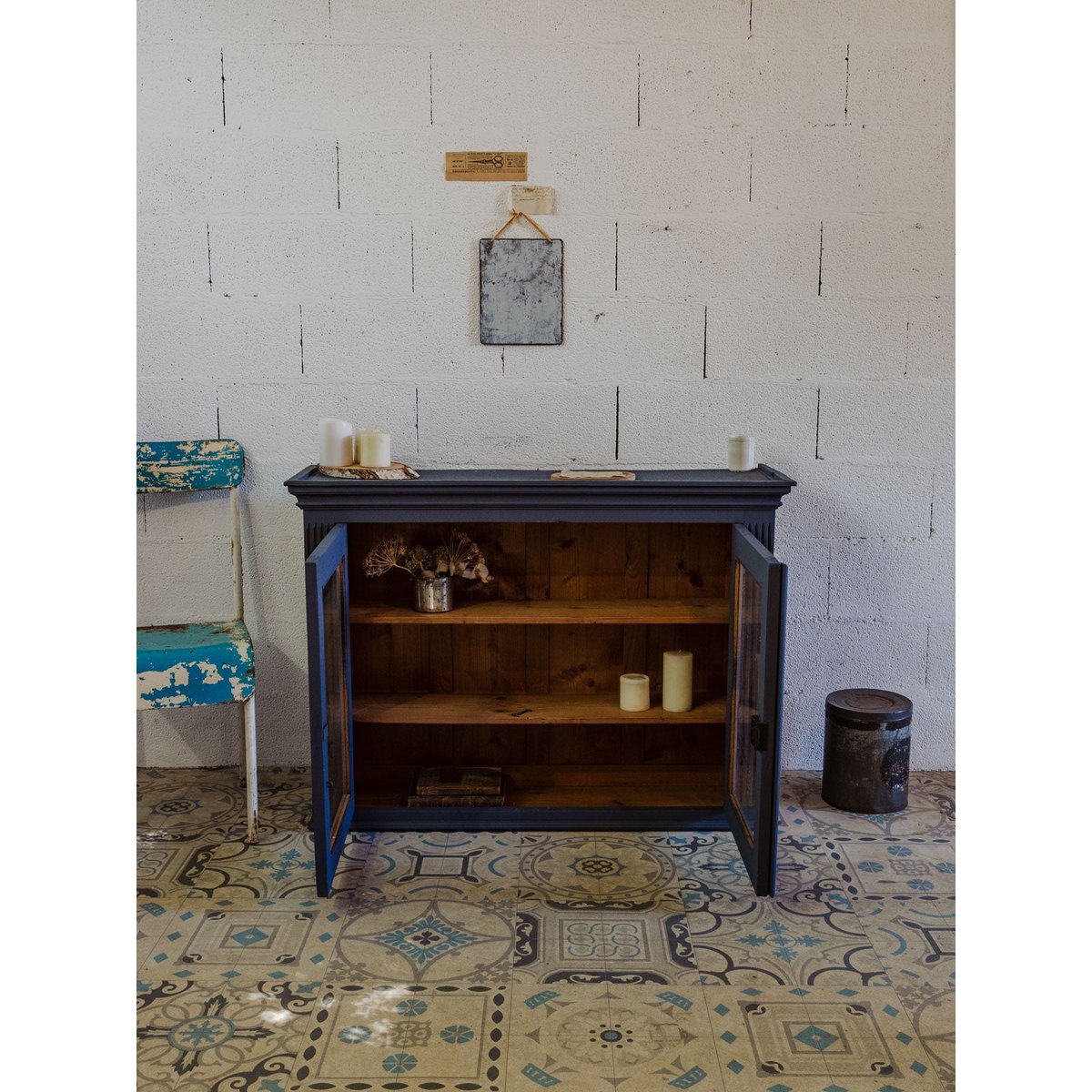 Vitrine en bois bleu foncé Victoria N°230 - Bon état bleu foncé, DEBONGOUT