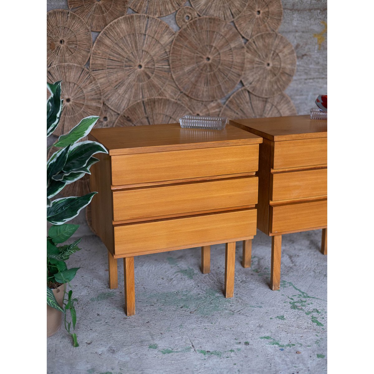 Paire de tables de chevet vintage Maïa N°1606 - Bon état bois clair, DEBONGOUT