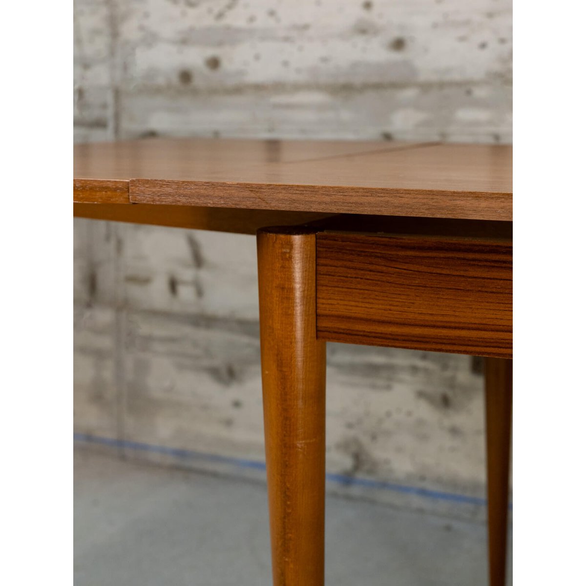 Table à manger scandinave en bois Karla N°1184 - Bon état bois foncé, DEBONGOUT