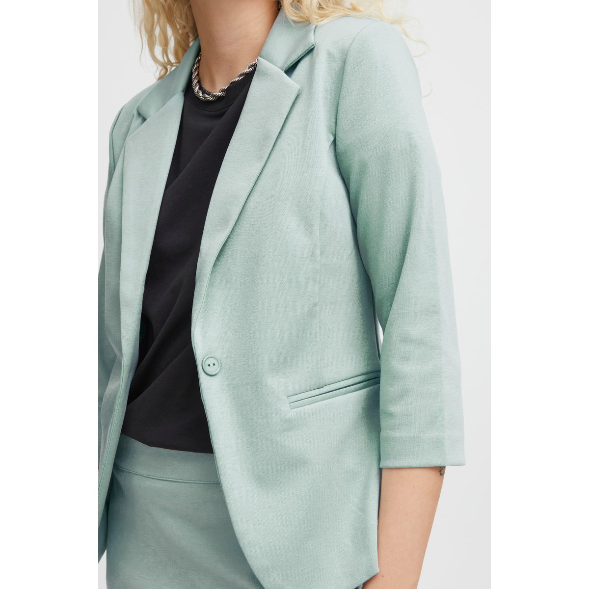 Blazer coupe droit, manches 3/4, poches passepoilées bleu ether, ICHI